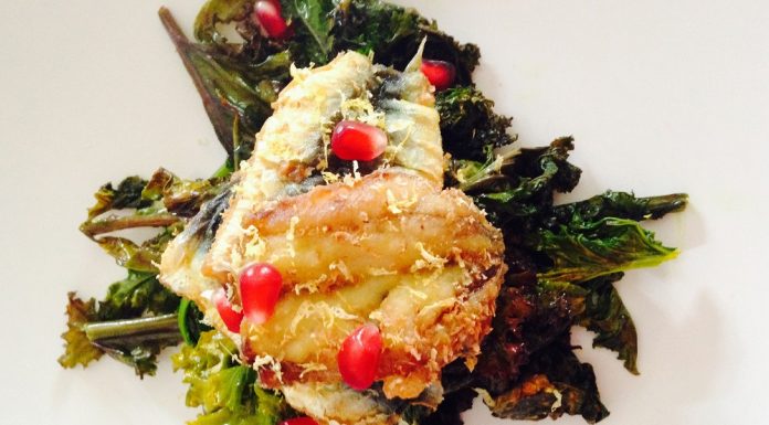 Primizie d’autunno: cavolo cappuccio rosso con sardine e melograno
